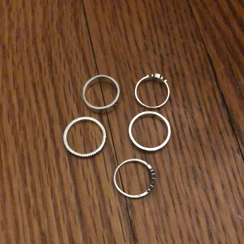 Minimalist simple ring set